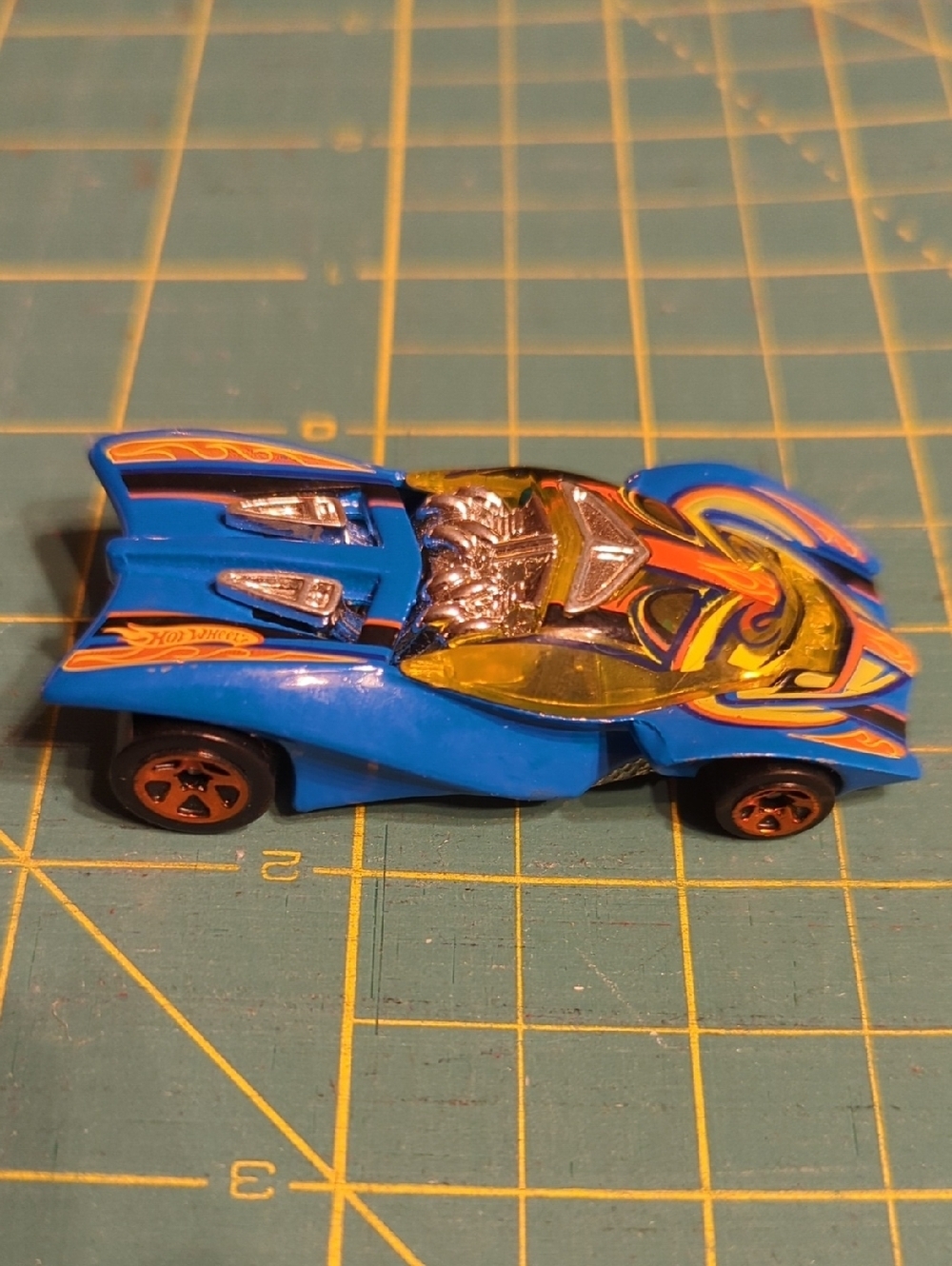 2003 Hot Wheels Swoopy Do Blue Flame Race Car